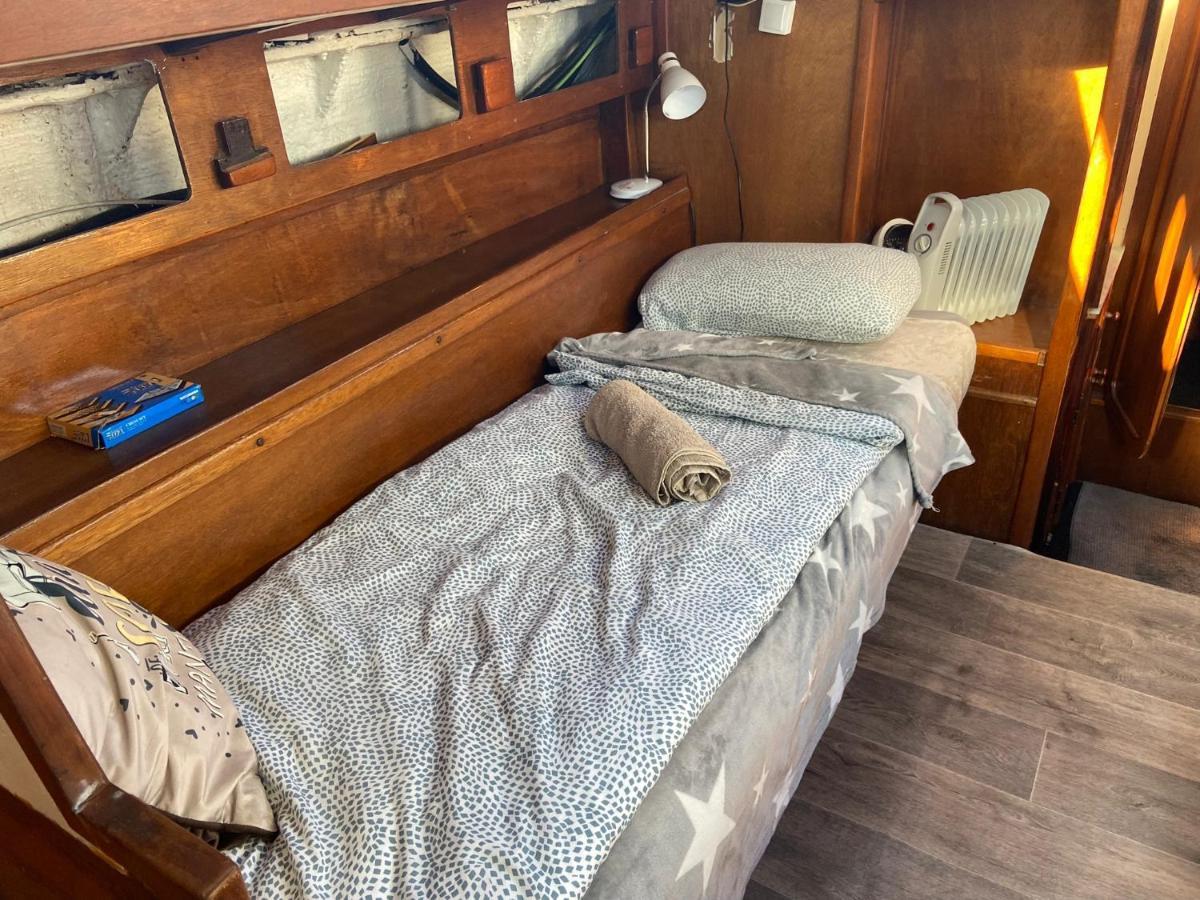 Fantastic Sailing Boat To Sleep In Barcelona Hotel Exterior photo