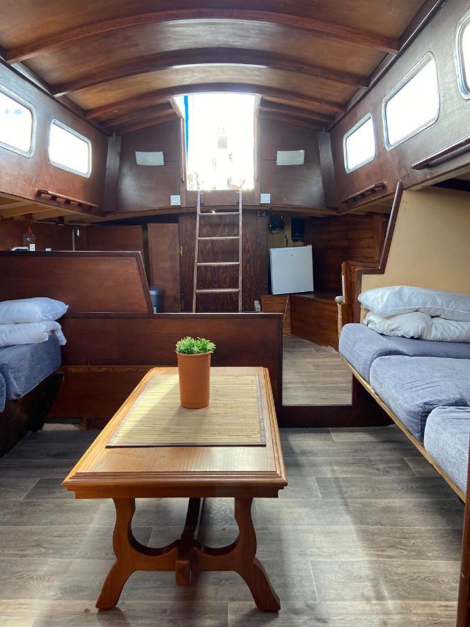 Fantastic Sailing Boat To Sleep In Barcelona Hotel Exterior photo
